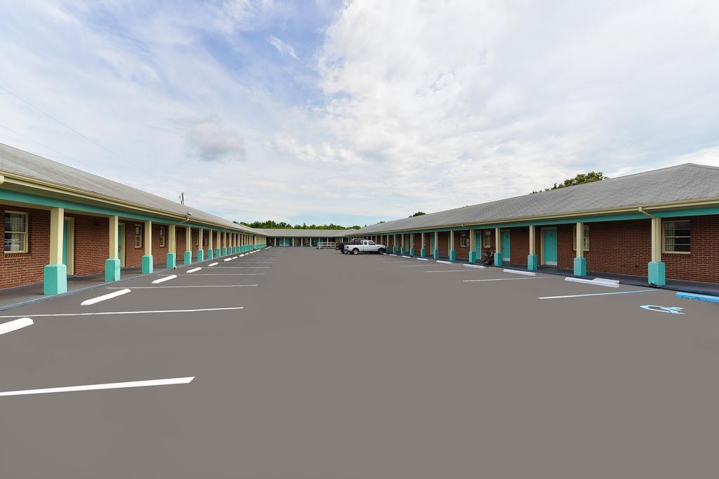 Americas Best Value Inn Suites South Boston Exterior photo